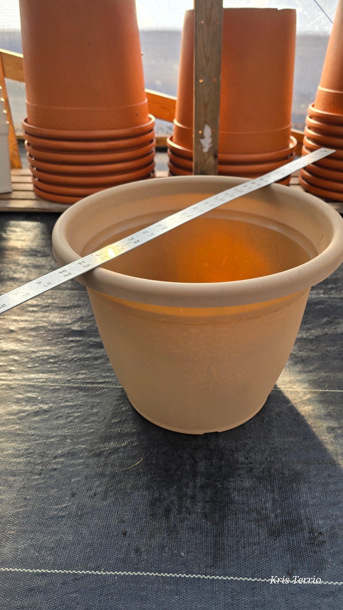 Planter ROUND BEIGE 14"