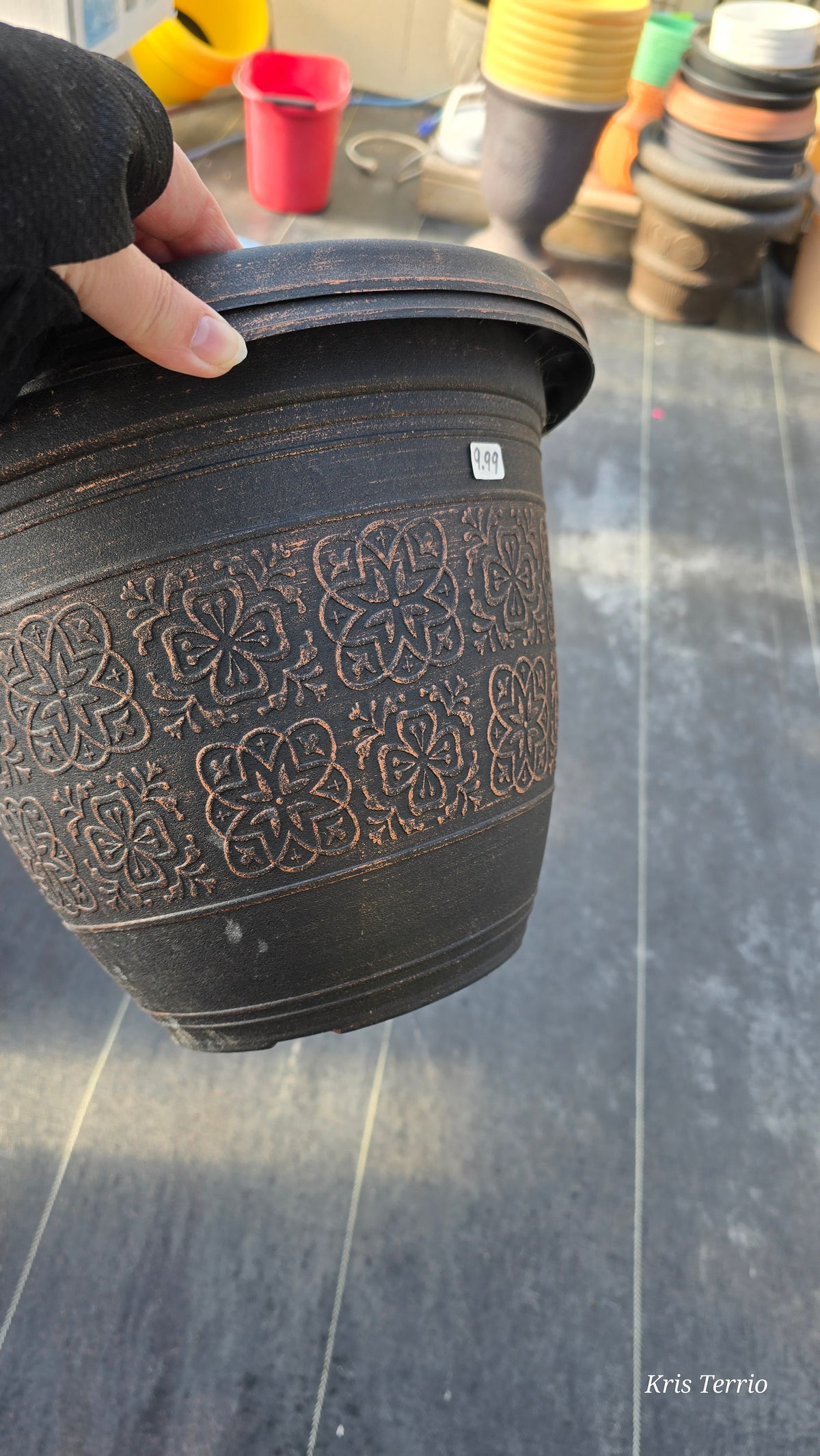 Planter Plastic round / taller BLACK / COPPER DESIGN 12"
