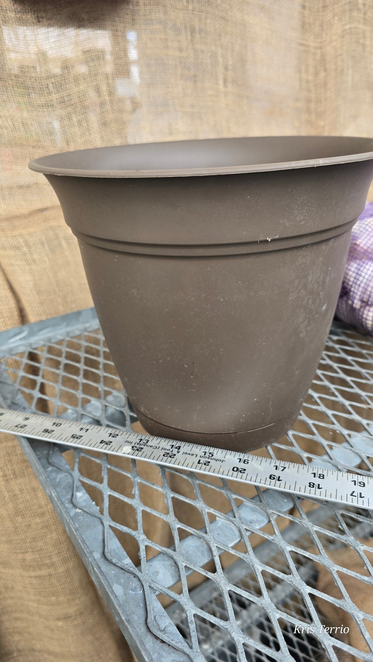 Planter ROUND brown